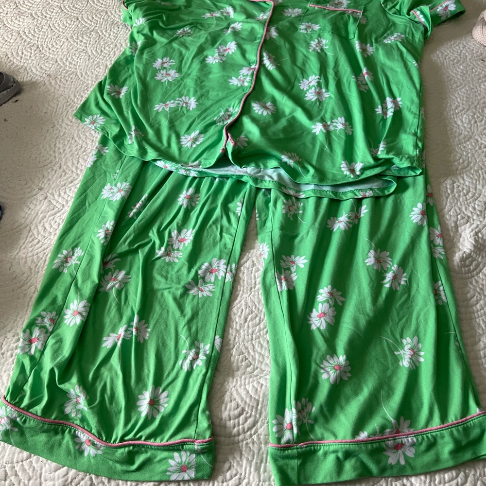 Green Daisy Pajama set
